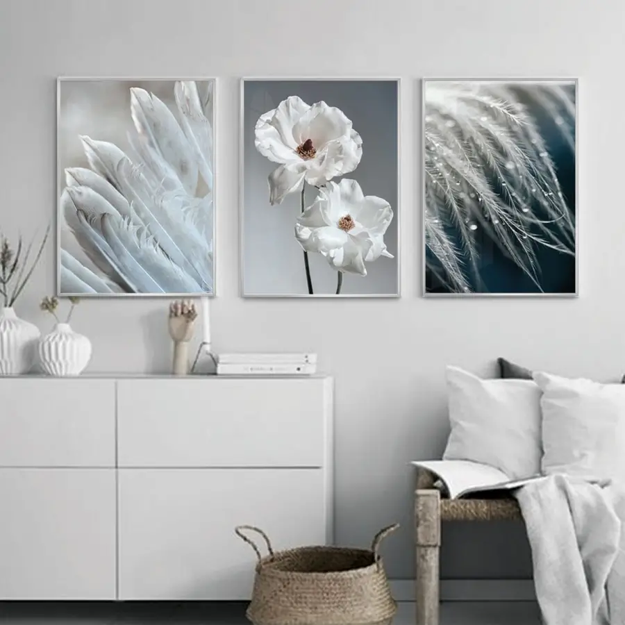 Beyazın Huzur Veren Tonları Tüy Ve Çiçek Illüstrasyonlu Üçlü Metal Çerçeveli Tablo Seti