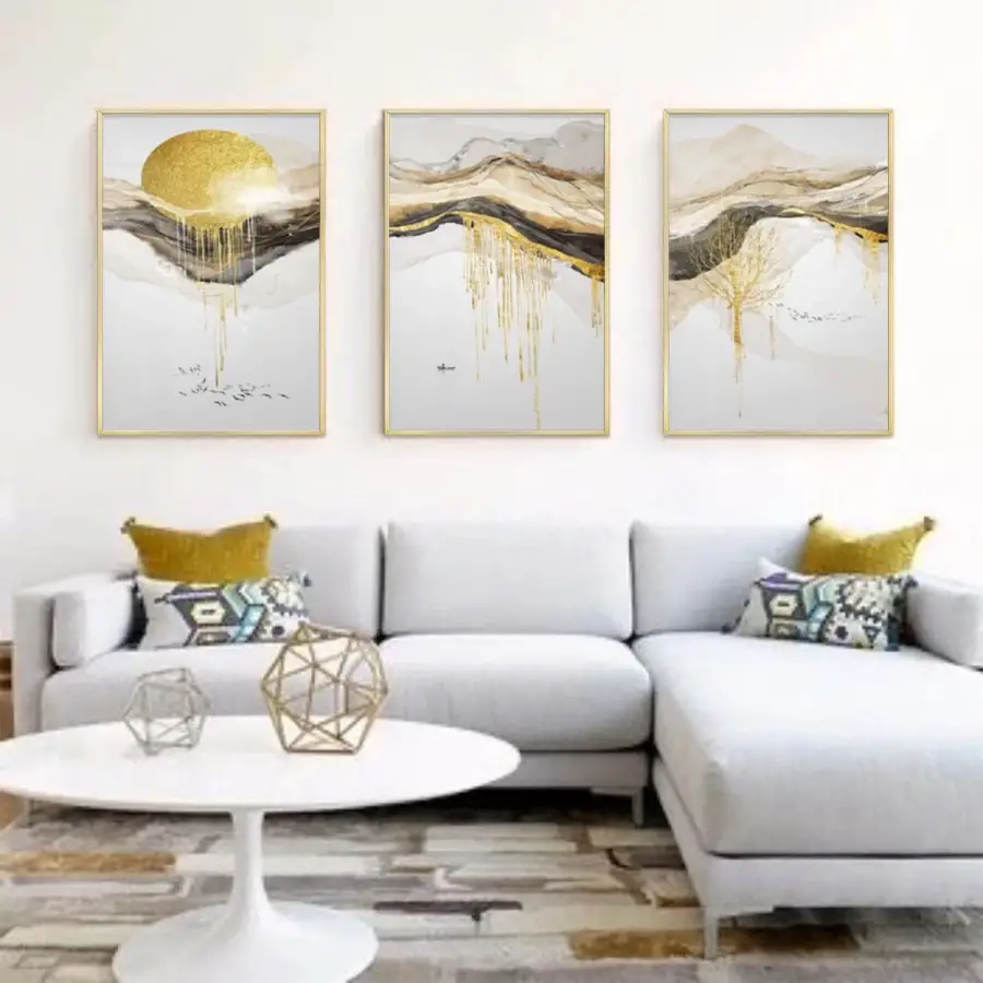 Çağdaş Sanatın İncelikleri: Üçlü Metal Çerçeveli Tablo Seti