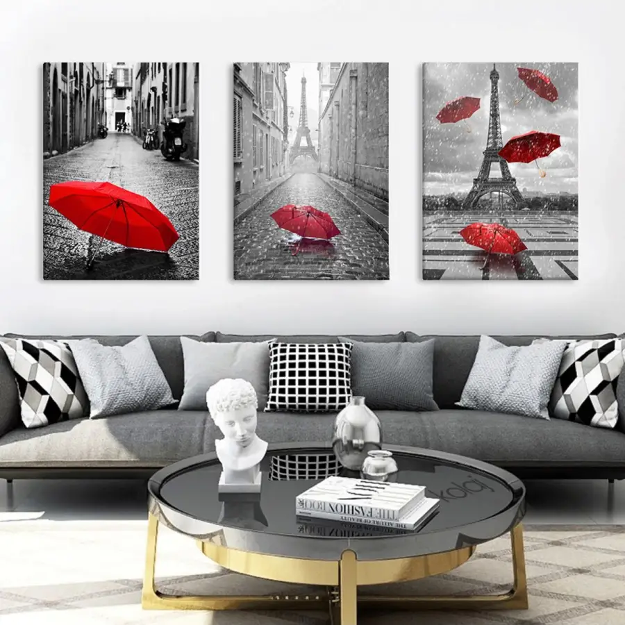 Paris Sokaklarından Görsel Hikaye: Eyfel Kulesi ve Kırmızı Şemsiyeler Üçlü Kanvas Tablo Seti