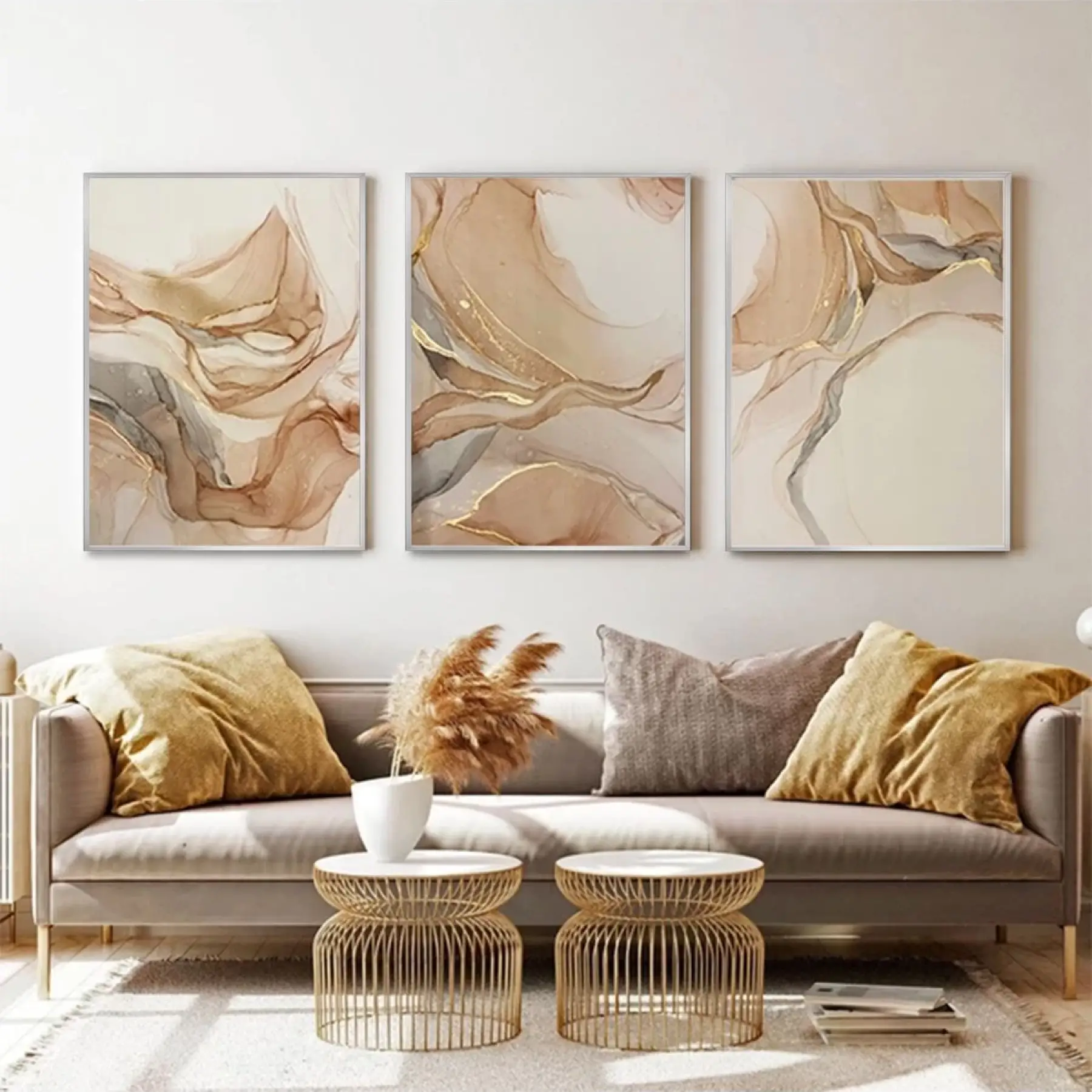 Soyut Sanatın Altın Yansımaları: Üçlü Metal Çerçeveli Tablo Takımı