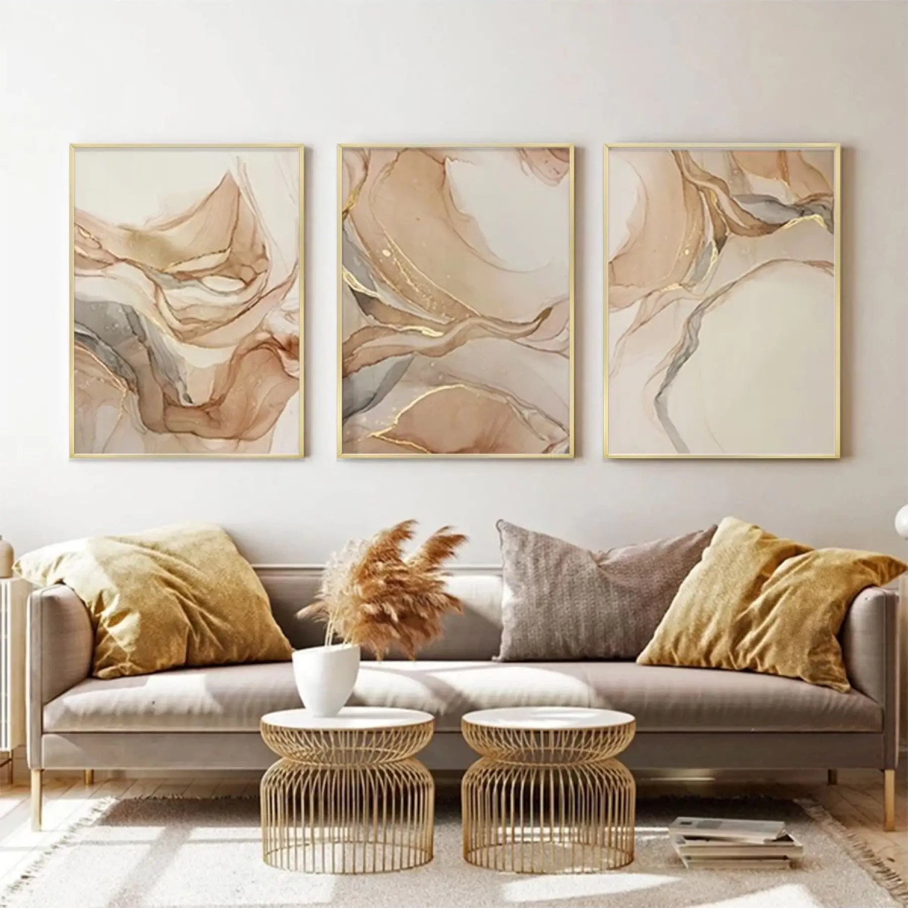 Soyut Sanatın Altın Yansımaları: Üçlü Metal Çerçeveli Tablo Takımı