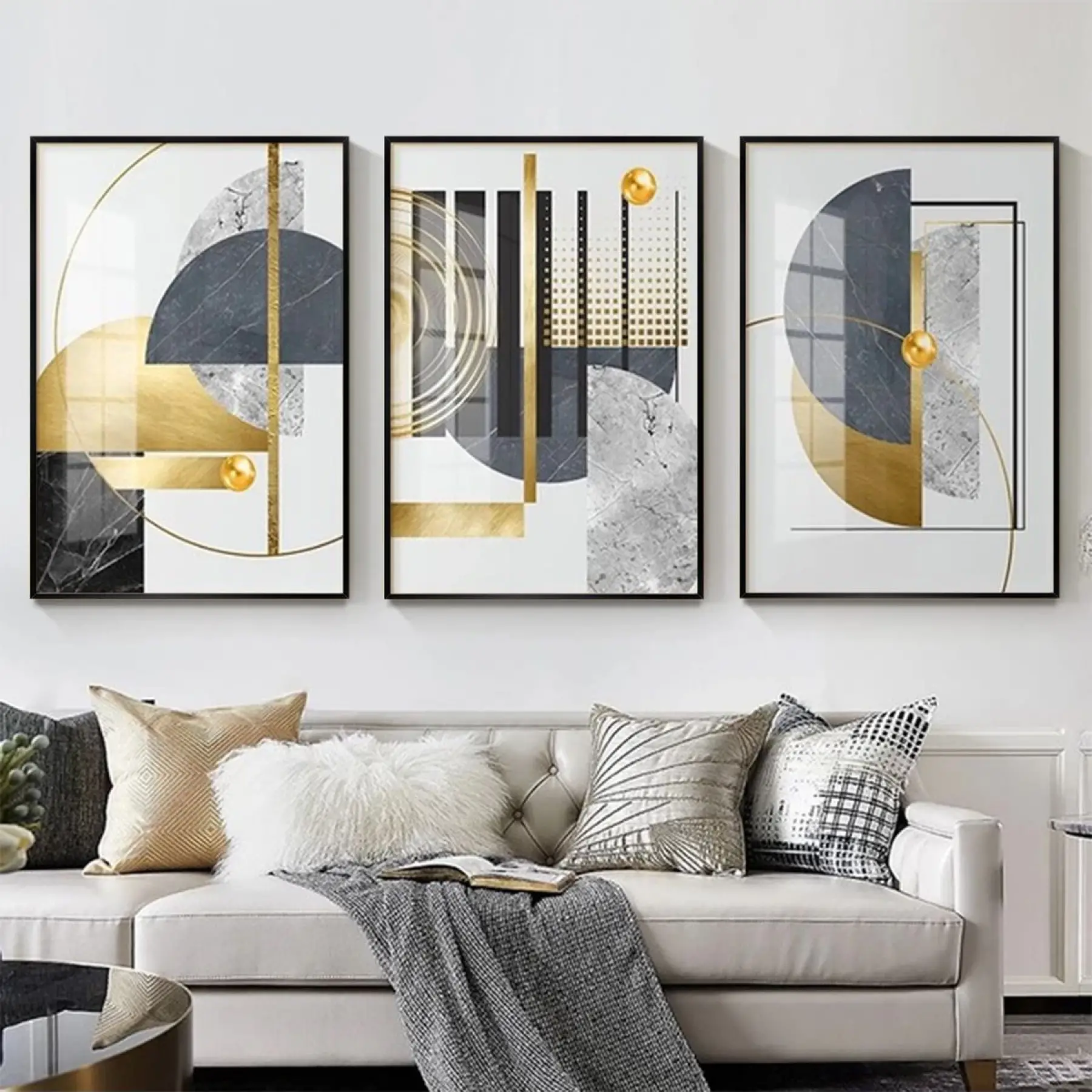 Geometrik Zarafet: Altın ve Siyahın Dansı Üçlü Metal Çerçeveli Tablo Takımı