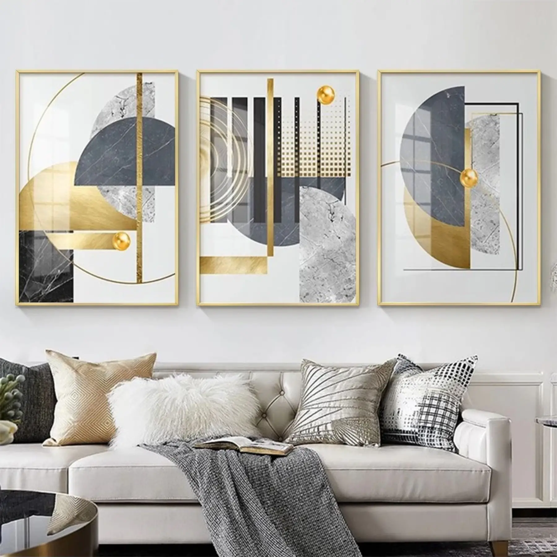 Geometrik Zarafet: Altın ve Siyahın Dansı Üçlü Metal Çerçeveli Tablo Takımı