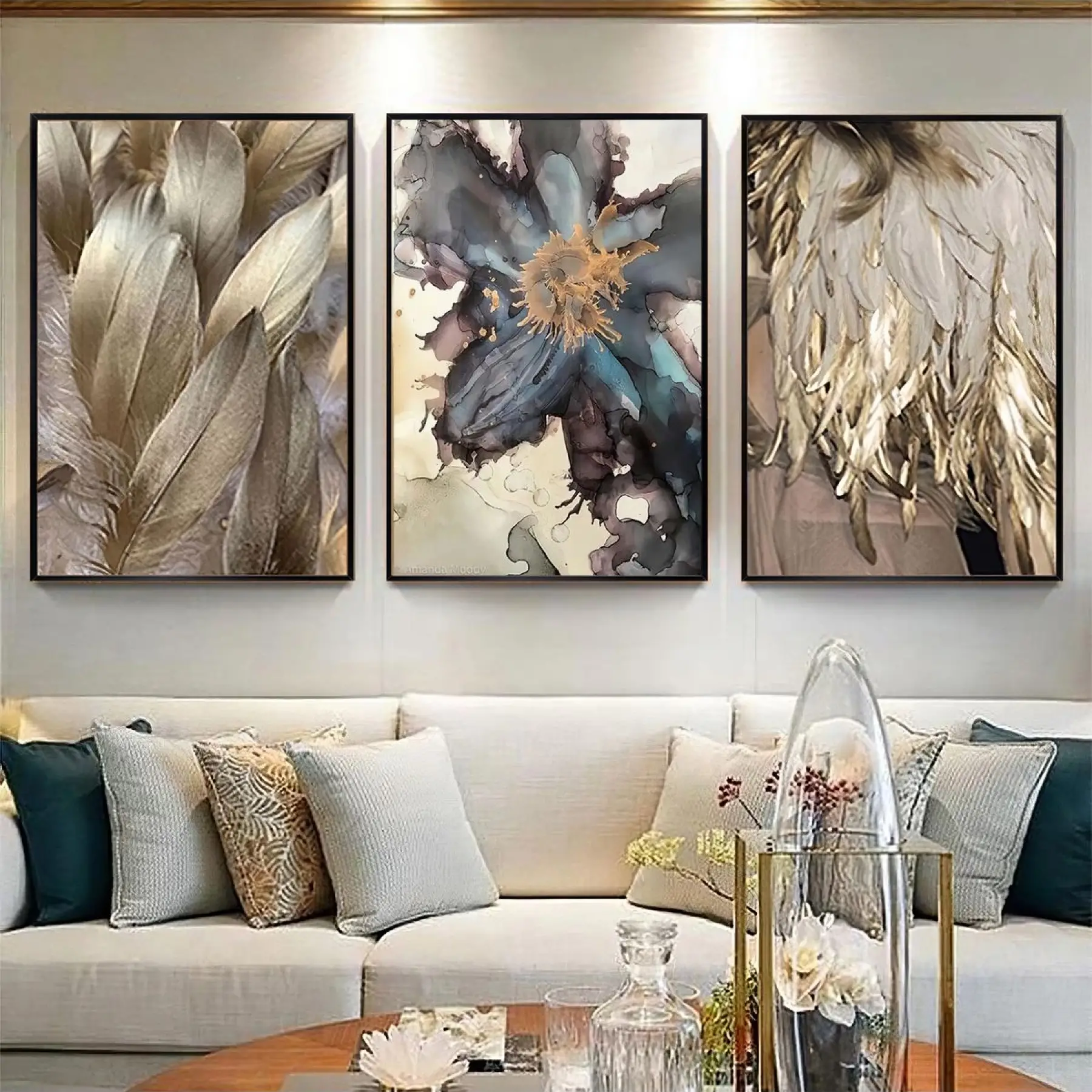 Altın Işıltılı Tüyler Üçlü Metal Çerçeveli Tablo Takımı