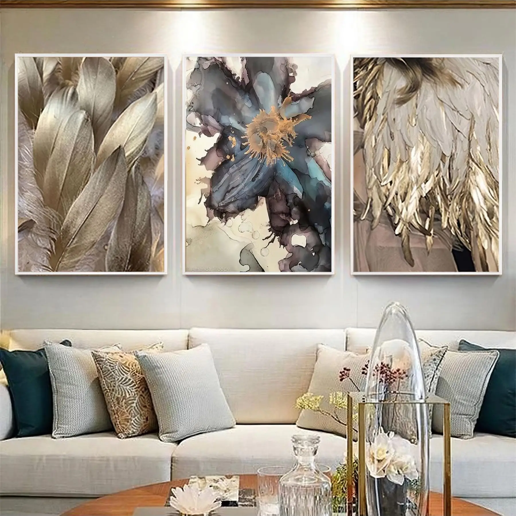 Altın Işıltılı Tüyler Üçlü Metal Çerçeveli Tablo Takımı