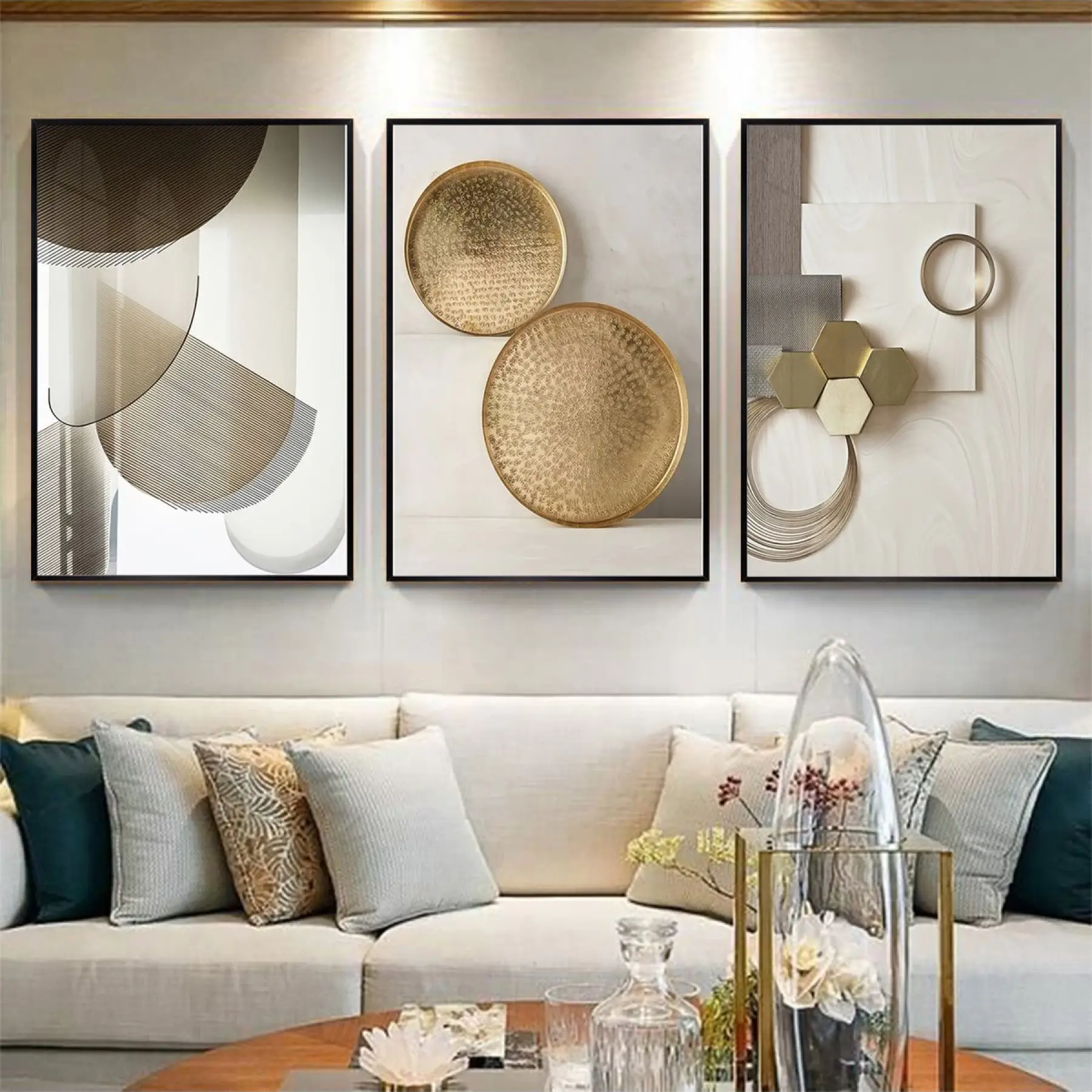Geometrik Şıklık: Modern Formların Altın ve Bej Tonlarında Buluşması Siyah Çerçeveli Tablo Seti