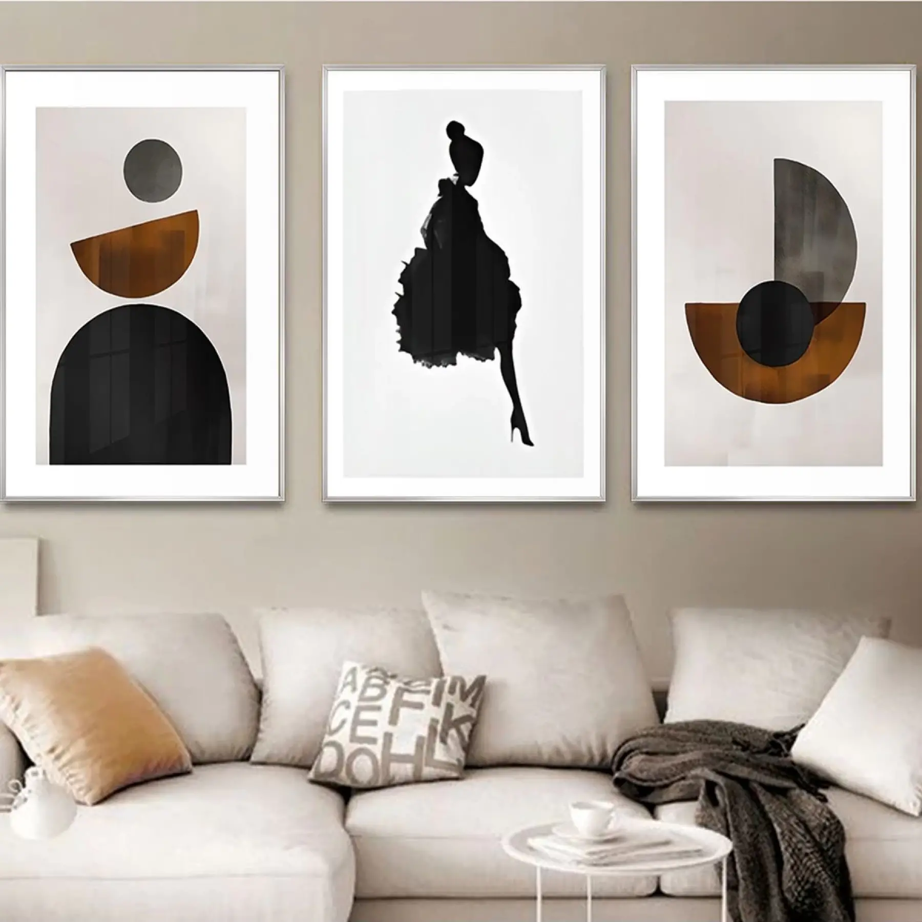 Soyut Geometri: Modern Sanatın İncisi Üçlü Metal Çerçeveli Tablo Seti