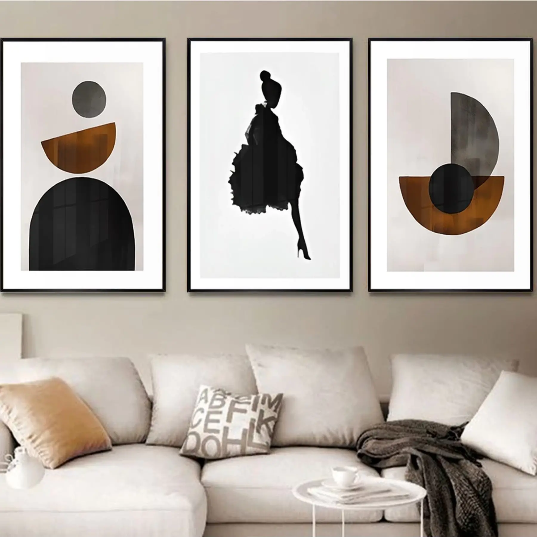 Soyut Geometri: Modern Sanatın İncisi Üçlü Metal Çerçeveli Tablo Seti