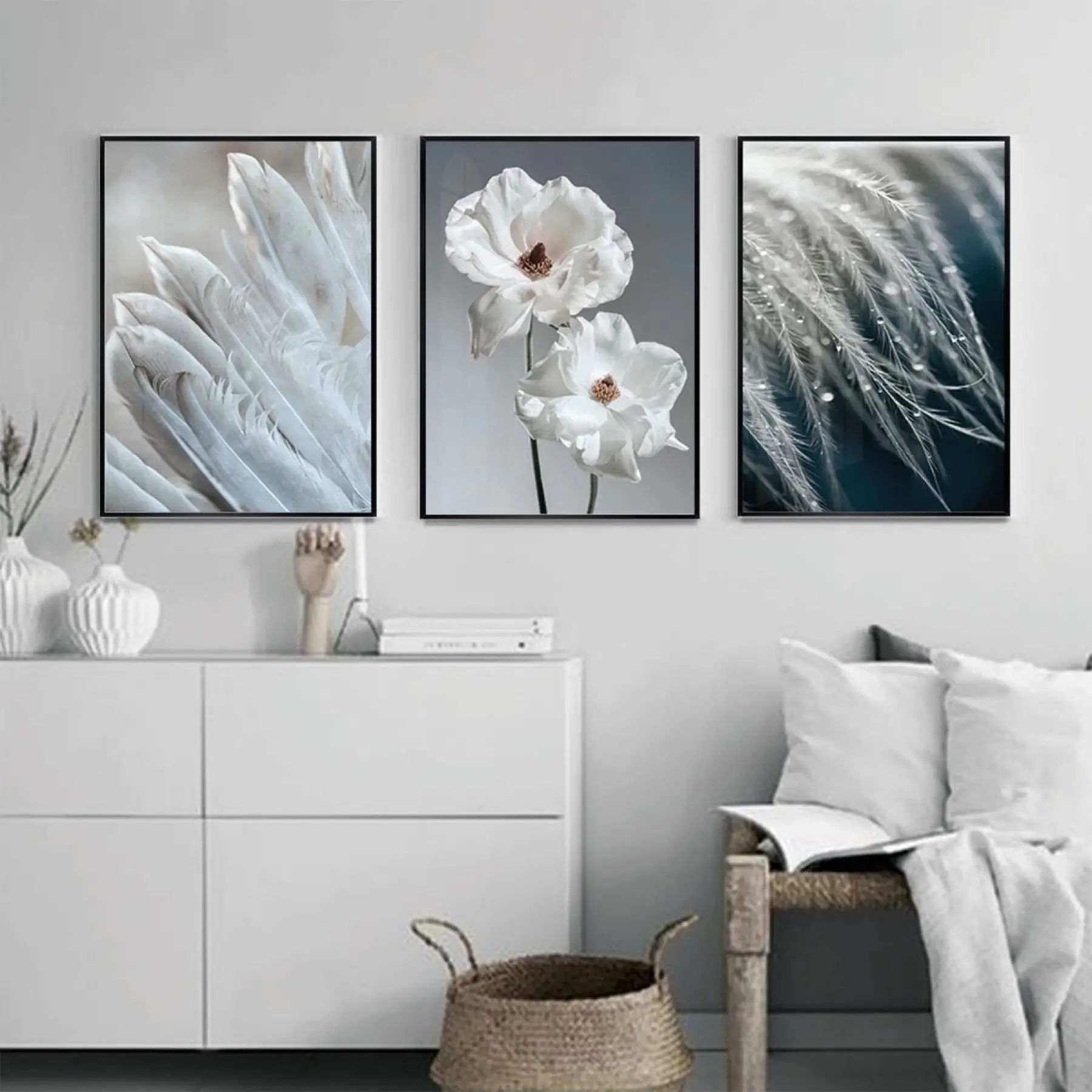 Beyazın Huzur Veren Tonları Tüy Ve Çiçek Illüstrasyonlu Üçlü Metal Çerçeveli Tablo Seti