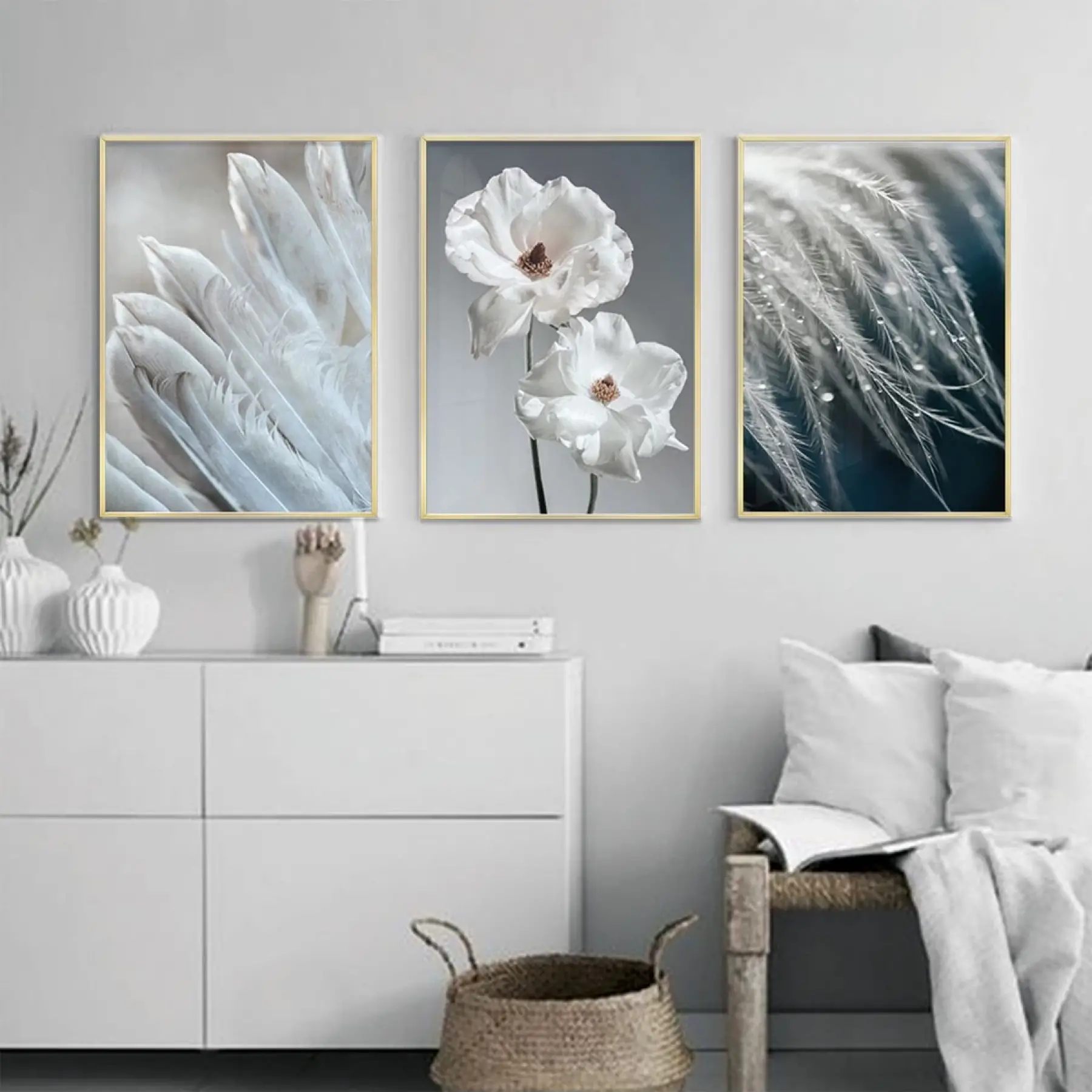 Beyazın Huzur Veren Tonları Tüy Ve Çiçek Illüstrasyonlu Üçlü Metal Çerçeveli Tablo Seti