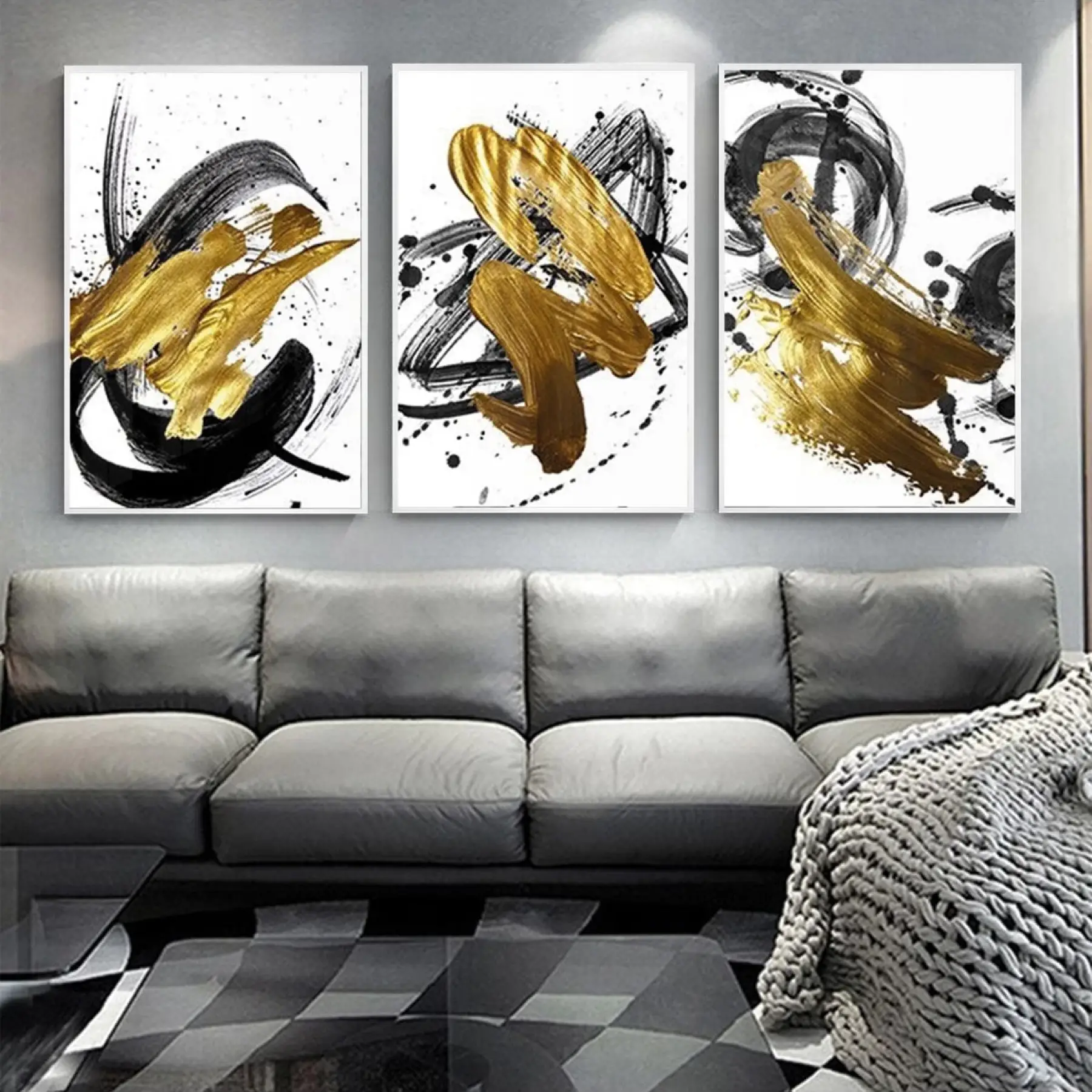 Dinamik Kontrast: Altın Fırça Darbeleri Ile Soyut Üçlü Metal Çerçeveli Tablo Seti