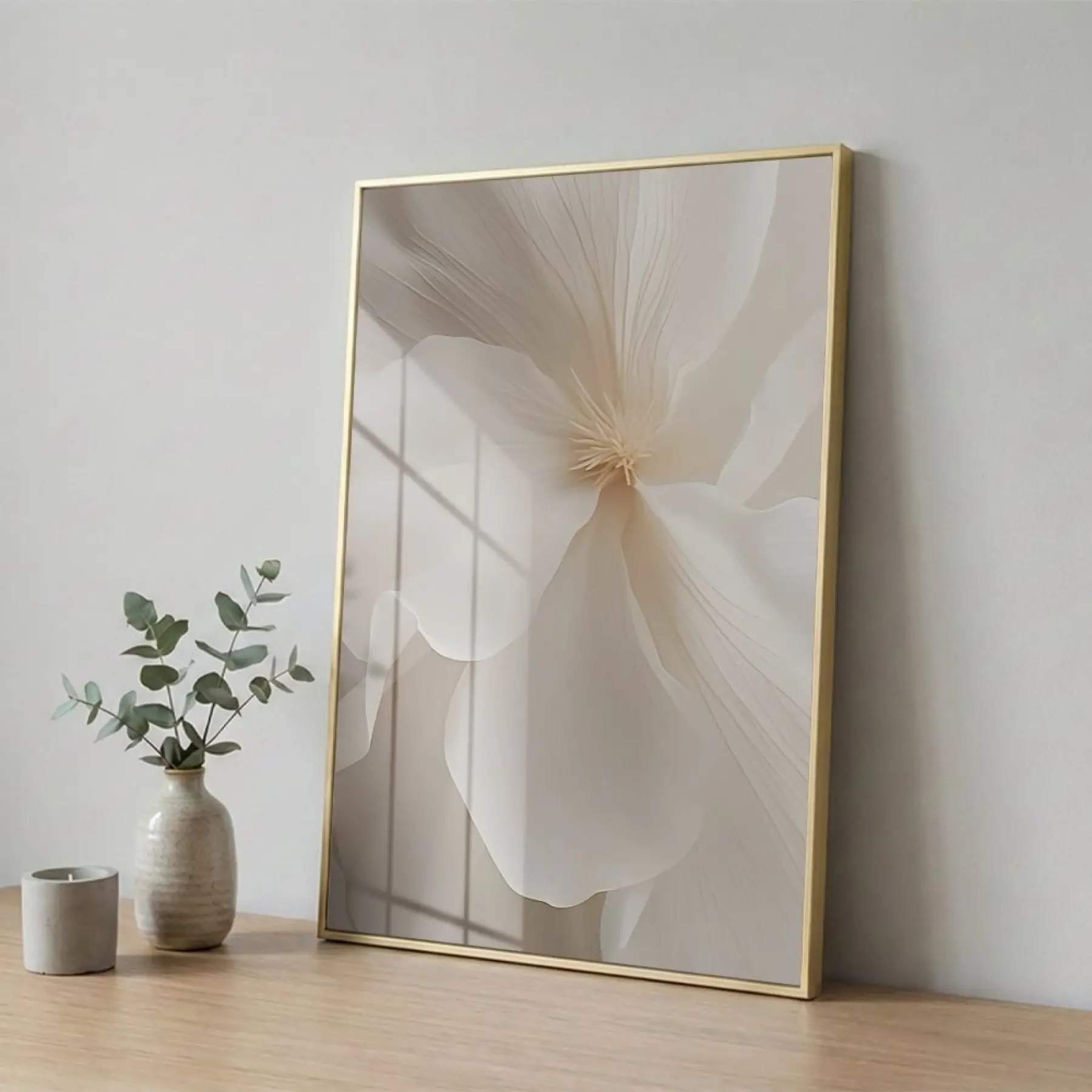 Yumuşak Çiçek Krem Bej Tonları Tekli Gold Metal Çerçeveli Cam Tablo Salon Oturma