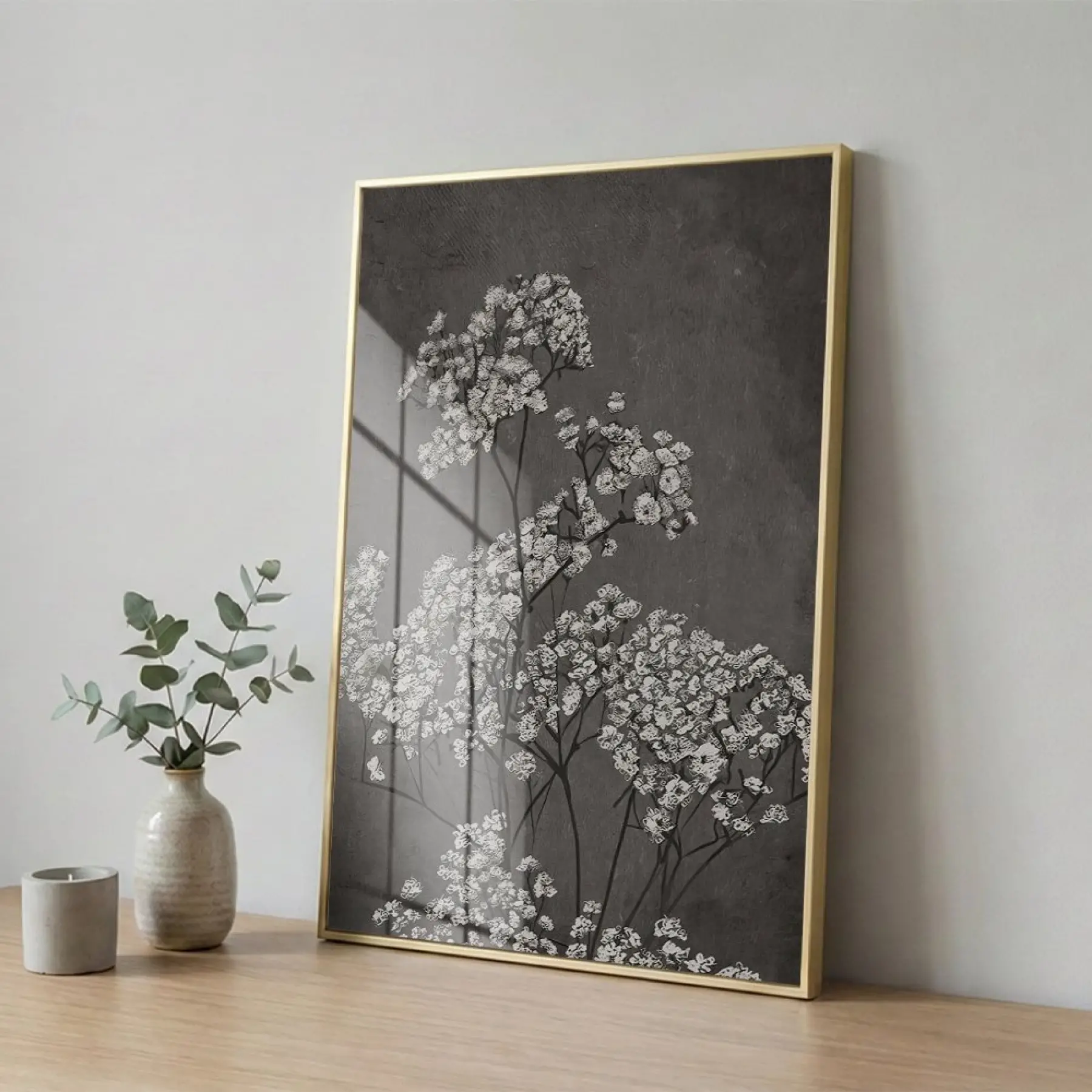 Narin Çiçekler Monokrom Gri Ton Tekli Gold Metal Çerçeveli Cam Tablo Poster Dekoratif