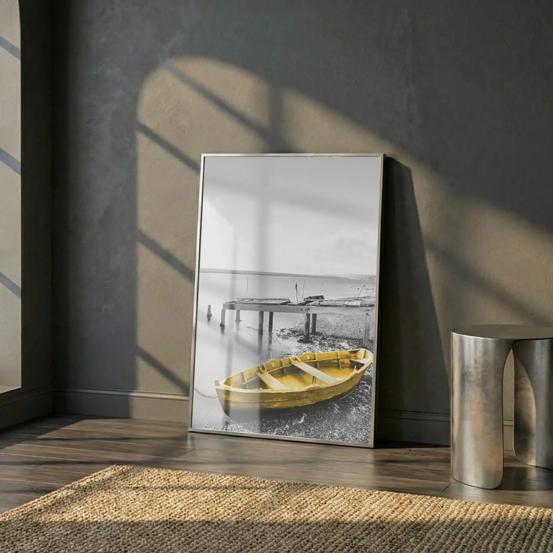 Sandal Kıyı Gri Sarı Kontrast Tekli Gümüş Metal Çerçeveli Cam Tablo Ev Dekorasyonu