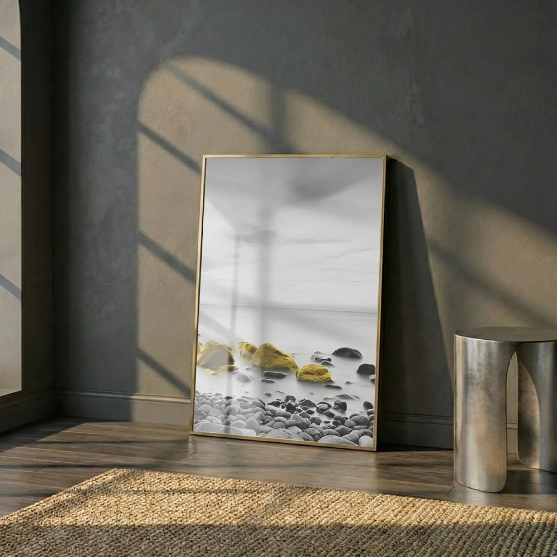 Kıyı Taşları Sarı Vurgulu Gri Tekli Gold Metal Çerçeveli Cam Tablo Poster Dekoratif