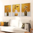 Altın Çiçeklerin Dansı: Üçlü Metal Çerçeveli Tablo Seti