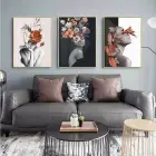 Floral Sanatın Büyüsü: Üçlü Metal Çerçeveli Tablo Takımı