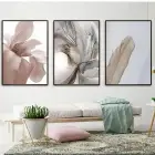 Doğanın Hafif Dokunuşu: Çiçek ve Tüyler Üçlü Metal Çerçeveli Tablo Seti