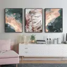 Mermerin Şiiri Ve Çiçeklerin Dansı: Üçlü Metal Çerçeveli Tablo Takımı