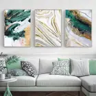 Altın Akıntılar: Yeşilin Enerjisi Ve Mermerin Zarafeti Gümüş Metal Çerçeveli Tablo Takımı