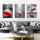 Paris Sokaklarından Görsel Hikaye: Eyfel Kulesi ve Kırmızı Şemsiyeler Üçlü Kanvas Tablo Seti