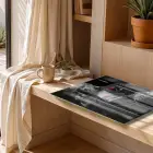 İkonik Portre Monokrom Kırmızı Tekli Cam Tablo Salon Oturma Odası Duvar Dekoru
