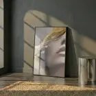 Soyut Yüz Sıcak Altın Tonlar Tekli Siyah Metal Çerçeveli Cam Tablo Poster Dekoratif