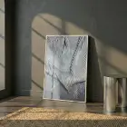 Soyut Dokular Buz Mavisi Tonlar Tekli Beyaz Metal Çerçeveli Cam Tablo Yatak Odası