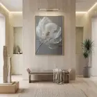 Büyük Çiçek Nötr Gri Tonları Tekli Gold Metal Çerçeveli Cam Tablo Duvar Salon