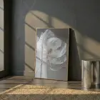 Büyük Çiçek Nötr Gri Tonları Tekli Gold Metal Çerçeveli Cam Tablo Duvar Salon