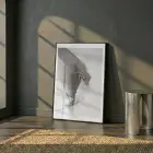 Soyut Hareket Nötr Gri Tonlar Tekli Siyah Metal Çerçeveli Cam Tablo Yatak Odası