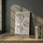 Organik Desen Sıcak Bej Tonlar Tekli Beyaz Metal Çerçeveli Cam Tablo Yatak Odası