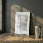 Soyut Akış Doğal Nötrler Tekli Beyaz Metal Çerçeveli Cam Tablo Ev Dekorasyonu Oda