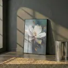 Manolya Çiçeği Mistik Yeşil Tonlar Tekli Siyah Metal Çerçeveli Cam Tablo Duvar Salon