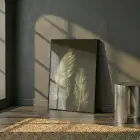 Süzülen Tüyler Koyu Altın Tekli Siyah Metal Çerçeveli Cam Tablo Salon Oturma Odası