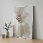 Geniş Çiçek Sıcak Krem Ton Tekli Gümüş Metal Çerçeveli Cam Tablo Duvar Salon