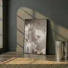 Narin Çiçekler Sıcak Bej Tonlar Tekli Siyah Metal Çerçeveli Cam Tablo Salon Oturma