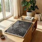 Narin Çiçekler Monokrom Gri Ton Tekli Gümüş Metal Çerçeveli Cam Tablo Salon Oturma