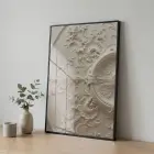 Dekoratif Oyma Sıcak Krem Tonları Tekli Siyah Metal Çerçeveli Cam Tablo Poster Obje