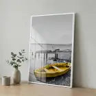 Sandal Kıyı Gri Sarı Kontrast Tekli Beyaz Metal Çerçeveli Cam Tablo Yatak Odası