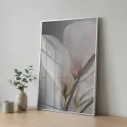 Narin Çiçek Pastel Gri Tonları Tekli Gümüş Metal Çerçeveli Cam Tablo Poster Dekoratif