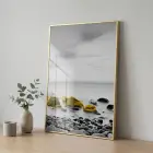 Kıyı Taşları Sarı Vurgulu Gri Tekli Gold Metal Çerçeveli Cam Tablo Poster Dekoratif