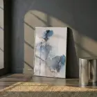 Akışkan Soyut Derin Mavi Tonlar Tekli Gümüş Metal Çerçeveli Cam Tablo Duvar Salon