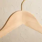 Premium Gold Kancalı 3lü Naturel Ahşap Elbise Askısı – Modern ve Şık Tasarım