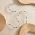 Premium Gümüş Kancalı Naturel Ahşap Elbise Askısı – Modern ve Şık Tasarım