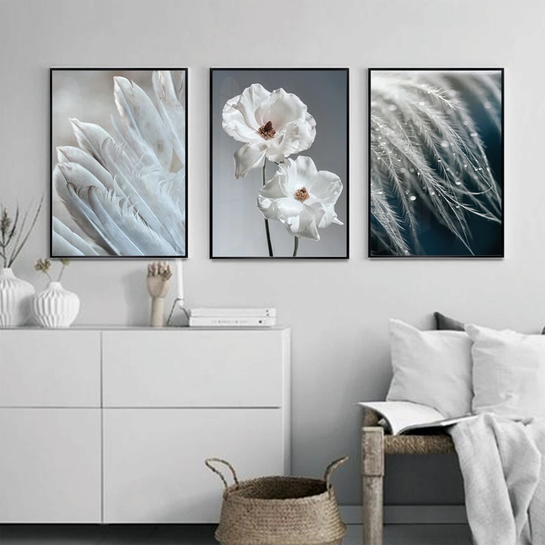 Beyazın Huzur Veren Tonları Tüy Ve Çiçek Illüstrasyonlu Üçlü Metal Çerçeveli Tablo Seti