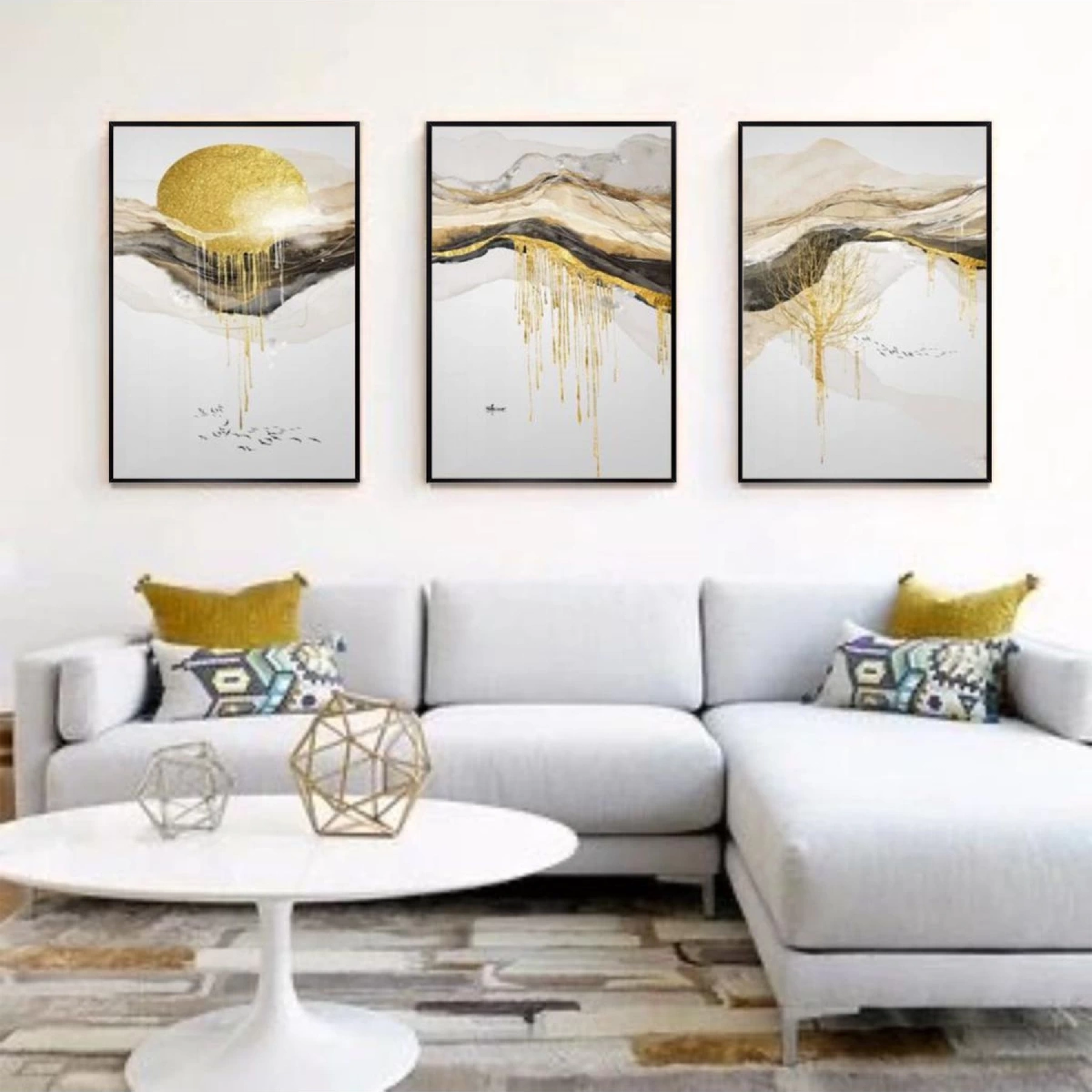 Çağdaş Sanatın İncelikleri: Üçlü Metal Çerçeveli Tablo Seti