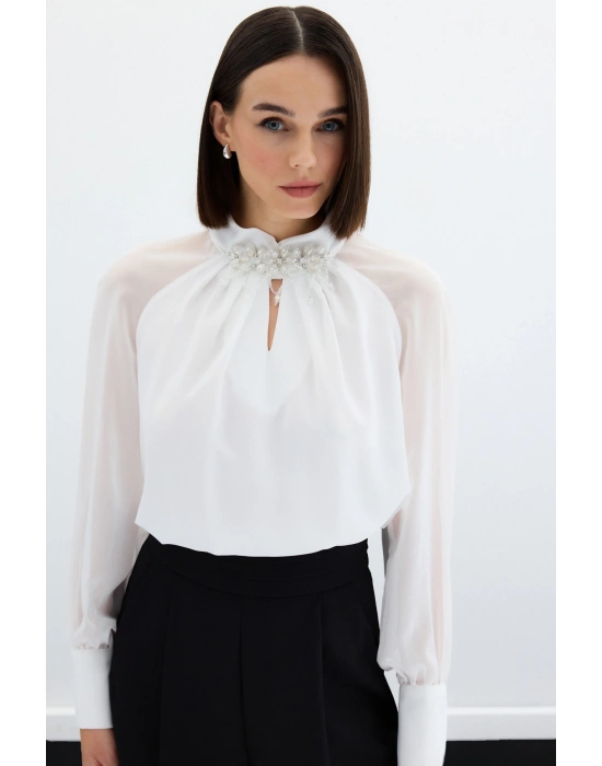 Yaka Aksesuarlı Bluz - Ekru