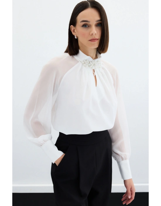 Yaka Aksesuarlı Bluz - Ekru