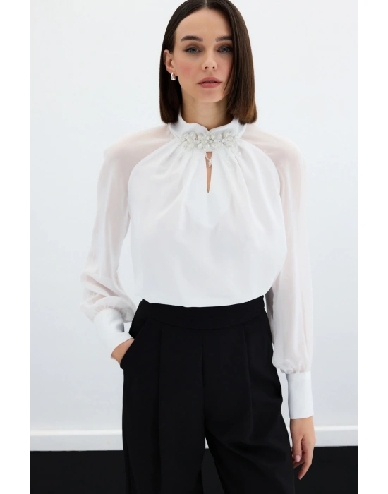 Yaka Aksesuarlı Bluz - Ekru